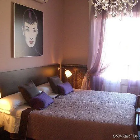 Guest house Casa Con Estilo Balmes B&B 2*